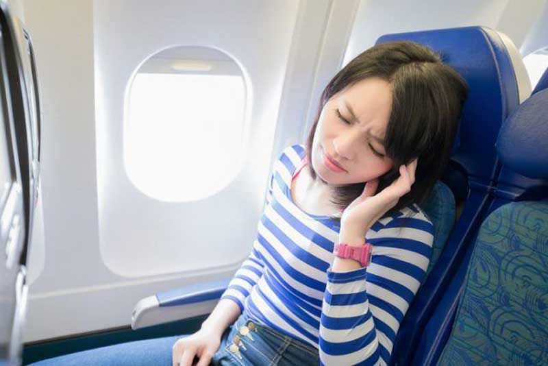 هنگام نشستن و بلند شدن هواپیما نخوابید!